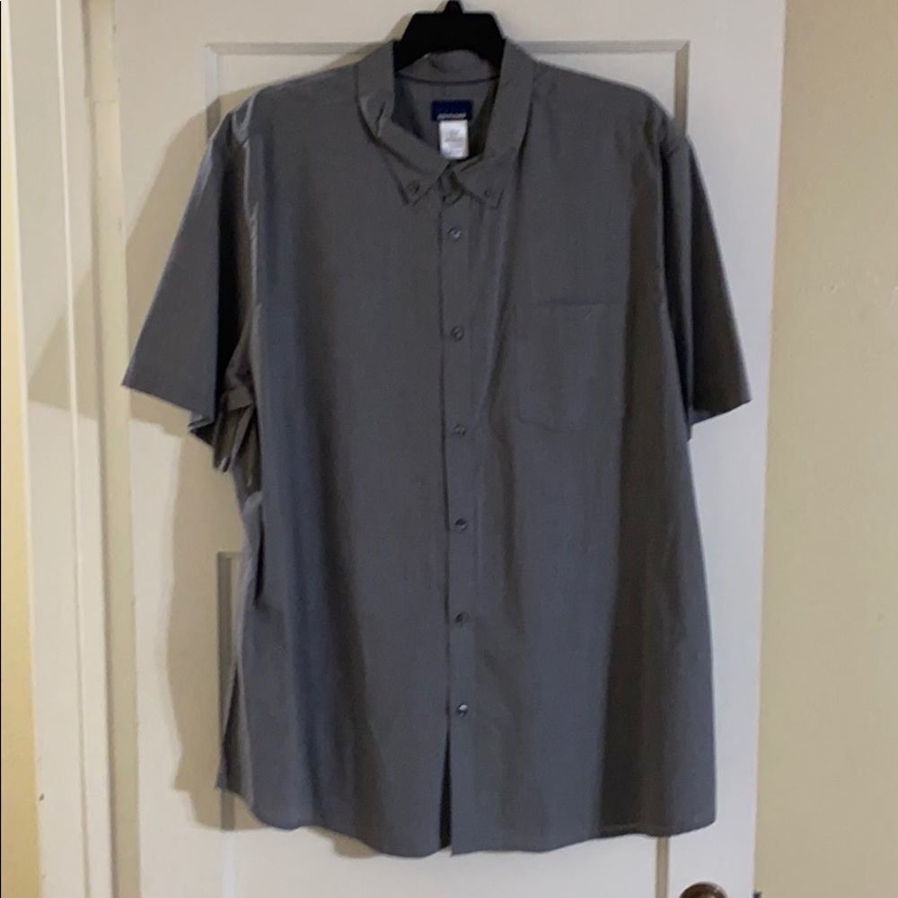 Men’s buttons up short sleeve